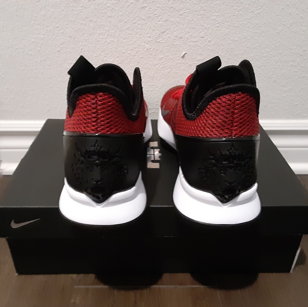 Nike LeBron Witness - Picture 2 of 4